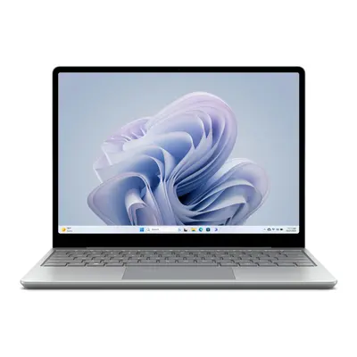 Microsoft Surface Laptop Go 3 von vorn, Display zeigt Windows-Startsymbol