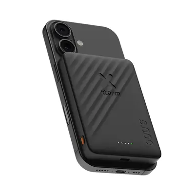 Xtorm Go2 Powerbank mit Smartphone-Befestigung von der Seite
