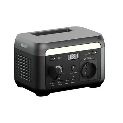 Xtorm Smart Power Station 200W von vorn, schwarzes Gehäuse mit Display und Bedienelementen