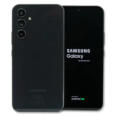 Samsung Galaxy A54 5G von hinten mit Triple-Kamera, schwarz, neben Vorderseite mit Galaxy-Logo