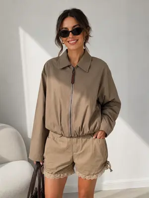 Elegante Bomberjacke mit Ballon Saum – Trendy & Modern Beige . Gr. L