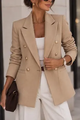 Zweireihiger Blazer mit goldenen Knöpfen. Camel M