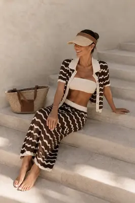 Riviera Chic Häkel-Set – Braun & Creme | Maxirock & Strickjacke