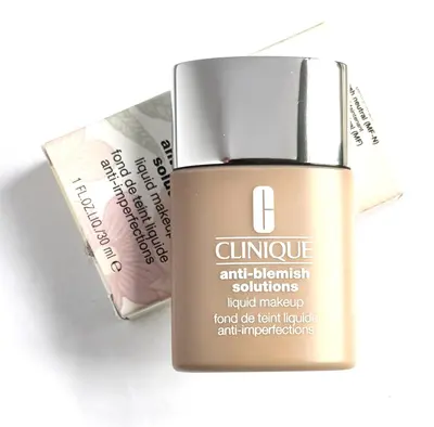 CLINIQUE Anti-blemish Solutions Liquid Makeup CN52 Neutral 30ml