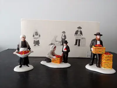 Department 56 AMISH FAMILY Village Figurine RETIRED in Box
