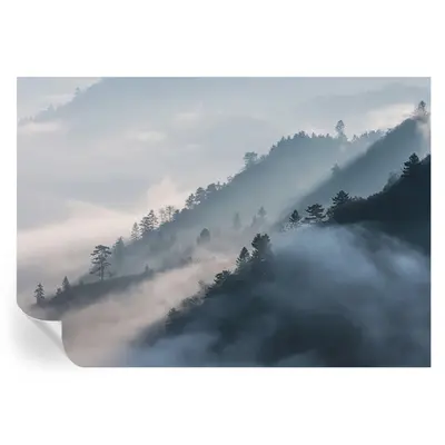 Selbstklebende Fototapete Bildtapete Bewölkte Landschaft Aus Bergen Und Bäumen