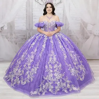 Lila Quinceanera Kleider Schulterfrei Spitze Pailletten Applikation Ballkleider