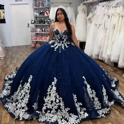 Marineblau Quinceanera Kleider V-Ausschnitt Spitze Applikationen Abschlussball