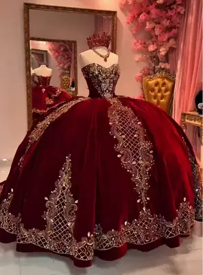 Samt Quinceanera Kleider mit goldenen Applikationen süß 15 16 Abschlussball