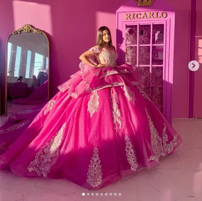 Heiß rosa Quinceanera Kleider Rüschen Schulterfrei Spitze Applikation Ballkleid