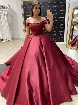 Burgunderrot Satin Quinceañera Kleider Schulterfrei Perlen Geburtstag Ballkleid
