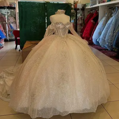 Hellchampagner glänzend Quinceanera Kleider Ballkleid Herzausschnitt