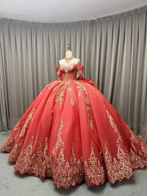 Wunderschöne rote Quinceanera Kleider Gold Applikationen süß 16 XV Vestido