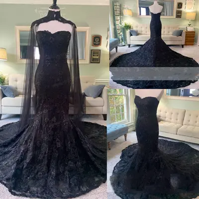 Gothic Schwarz Meerjungfrau Brautkleider mit Cape Spitze Sweep Schleppe