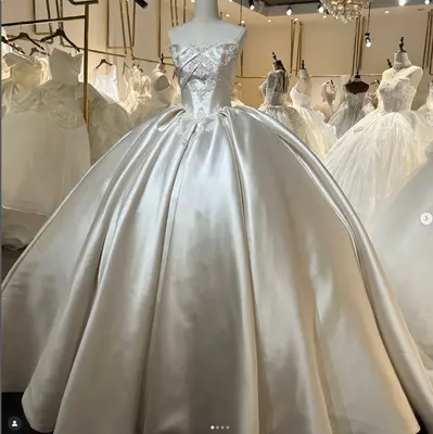 Elegante Brautkleider Trägerlos Spitze Applikation A Linie Satin Brautkleid