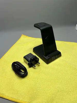 Kabelloser Ladeständer für Samsung & Galaxy Watch mit Uhr