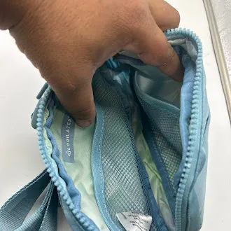 BLOGILATES THE TEAL REISSVERSCHLUSSBEUTEL MIT NIEDLICHEM HERZLOGO - TÜRKISFARBEN – gebraucht, gut – Sonstiges – Foto 1 von 5