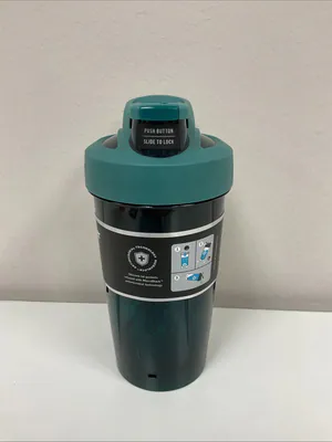 ‎BLENDERBOTTLE STRADA TRITAN 24OZ, PUSH BUTTON SLIDE TO LOCK - GREEN – gebraucht, gut – Sonstiges – überwiegend silber…