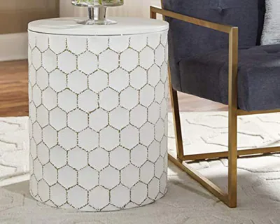 SIGNATURE DESIGN BY ASHLEY POLLY GEOMETRISCHE WABEN INDOOR OUTDOOR - WEISS – neu – Möbel – Foto 1 von 5