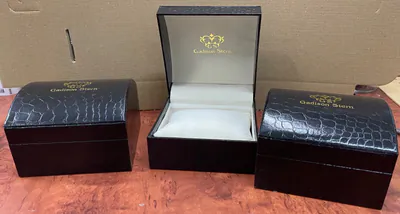 8x Uhrenboxen mit Logo 11.7x12x8cm Krokoleder-Optik Qualität-Aufbewahrungsbox – neu – Uhren & Schmuck – überwiegend schwarz…