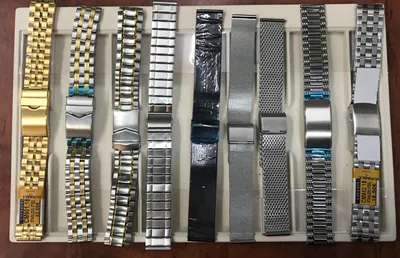 Konvolut 18mm Uhrenarmbänder 9 Stück Edelstahl teils vergoldet diverse Modelle – gebraucht, wie neu – Uhren & Schmuck…