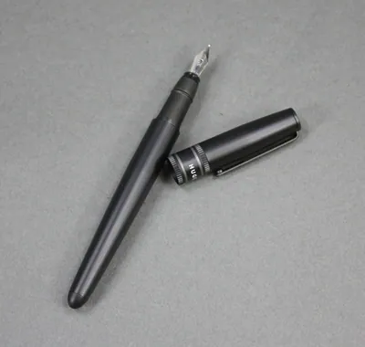 Hugo Boss Illusion Gear Black Füllfederhalter fountain pen HSV2122A (89) (352) – gebraucht, gut – Sonstiges – überwiegend…