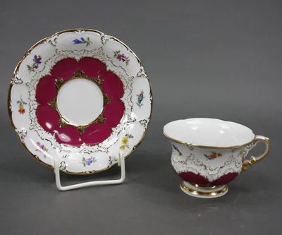 Meissen Mokkatasse 2-tlg. B-Form Gestreute Blümchen, purpur 1. Wahl (3) – gebraucht, gut – Sonstiges – überwiegend braun…