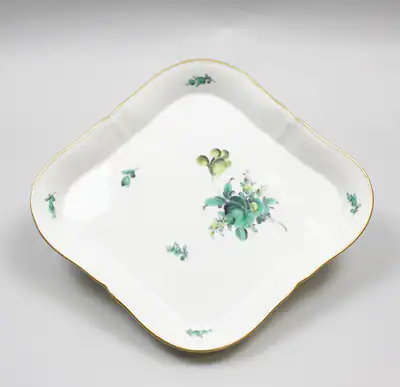 Nymphenburg Tablett 28 x 25 cm Blumen Kupfergrün 1713 Form 920 – gebraucht, gut – Sonstiges – Foto 1 von 3