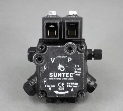 SunTec Ölbrennerpumpe AT2V55CK 9605 4 ( WERK ) – neu – Sonstiges – überwiegend silber – Foto 1 von 2