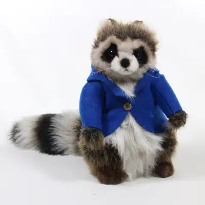 Hansa Plüschtier Kuscheltier Waschbär Junge Kleid Tier Teddy 7830