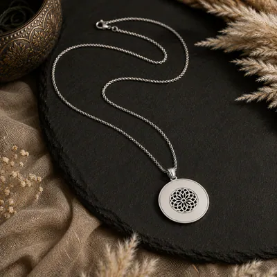 Edelstahl Mandala Halskette Blumen Anhänger Kette Glücksbringer Silberfarben