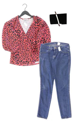 Damenmode Outfit Größe S mit LC Waikiki Printshirt in Gr. S und Halskette