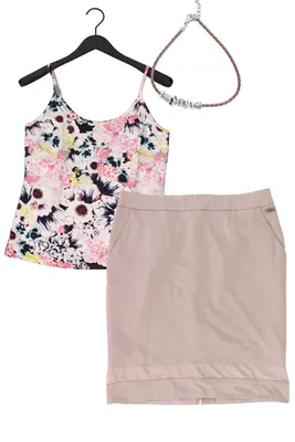 Damenmode Outfit Größe S mit Spaghetti-Top in Gr. 36 und Halskette