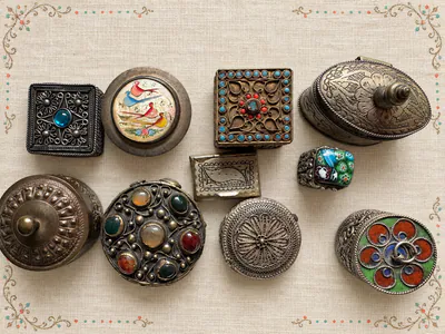 10 Pillendosen Schmuckdosen Konvolut Filigran Emaille Cabochons Vintage
