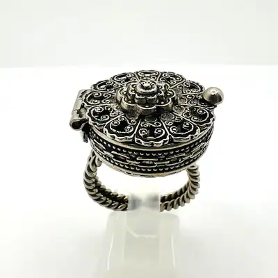 Antiker Art Deco Giftring Silber filigran Vintage Geheimfach Antique poison ring