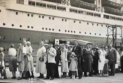 Fotoalbum um 1930 - Reise, Badeurlaub, Schiffsfahrt, Baby, Familienleben